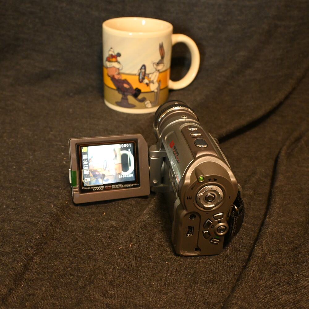 DXG-572V 5.0MP Digital Camcorder TESTED WORKING